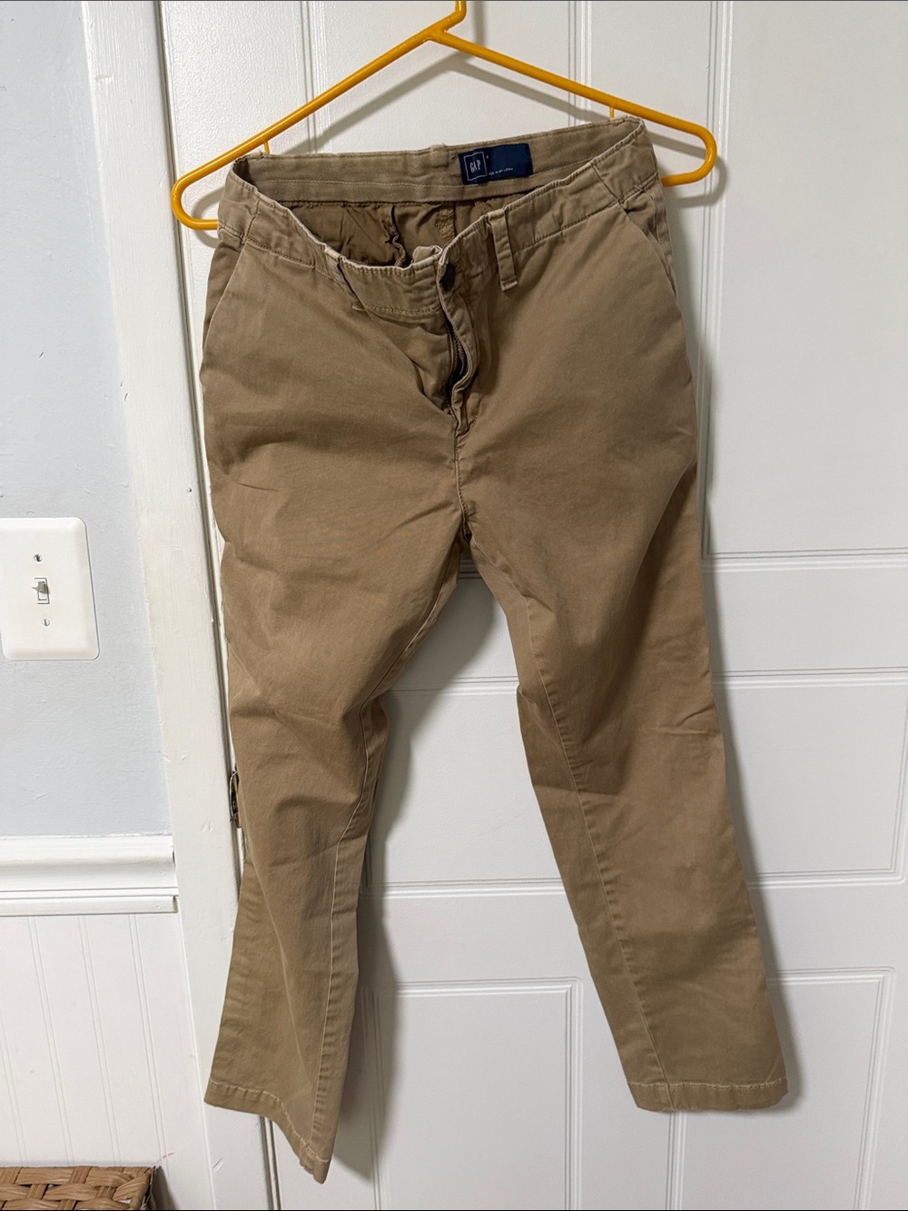 GAP Men's Chino Pants in Tan